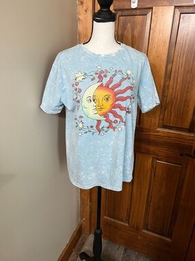 Women’s Sun & Moon Graphic Tee - Light Blue